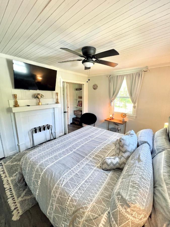 Giggling Creek Cottage - Bedjet! King Sized! Gazebo, 45 Acres, Arcades, Nintendo, More Henry Εξωτερικό φωτογραφία